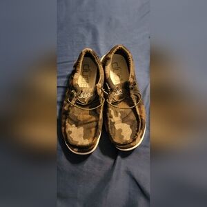 Hey Dude boys size Y5-L6